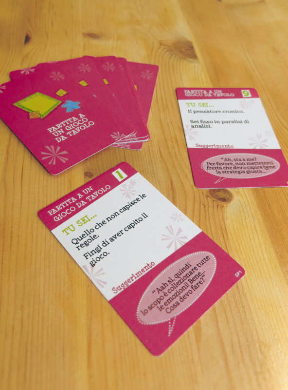 Immagine di un mazzetto di carte, espansione "Partita a un gioco da tavolo'' per il gioco da tavolo Emozionarium